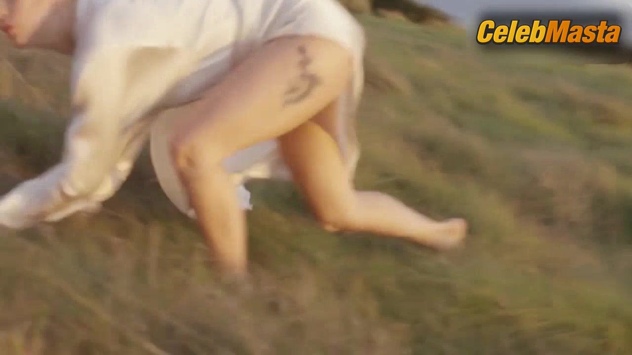 Lady Gaga Bares Boobs In Scene From Gaga Five Foot Two - Photo 1 of 5 photo 4