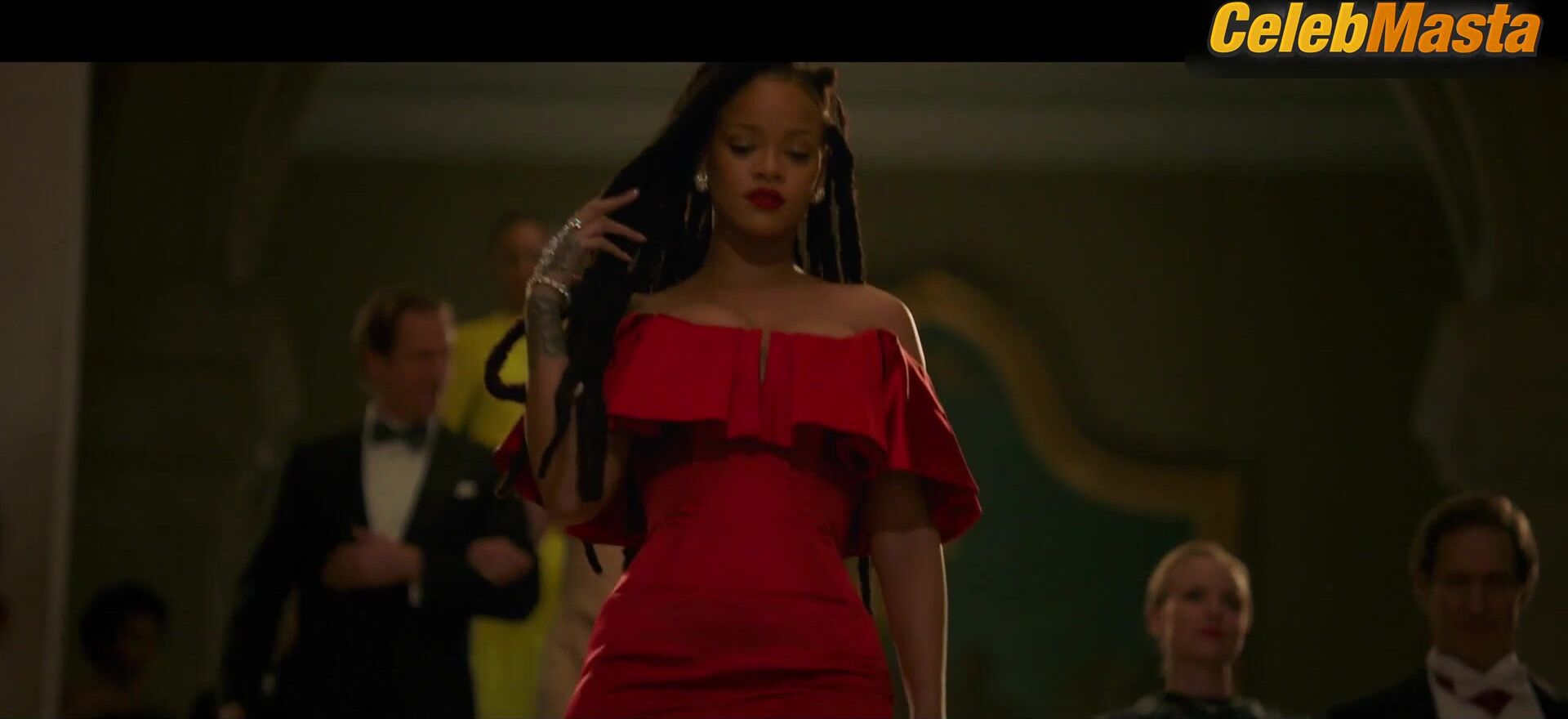 Rihanna Sexy Scene From Ocean’s 8 - Photo 2 of 5