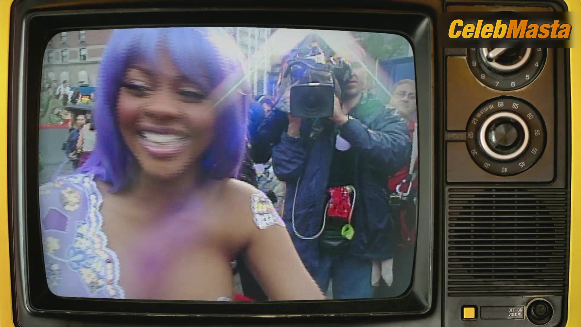 Lil' Kim Lil’ Kim Underwear Scene From Ladies - Photo 1 of 5 photo 5