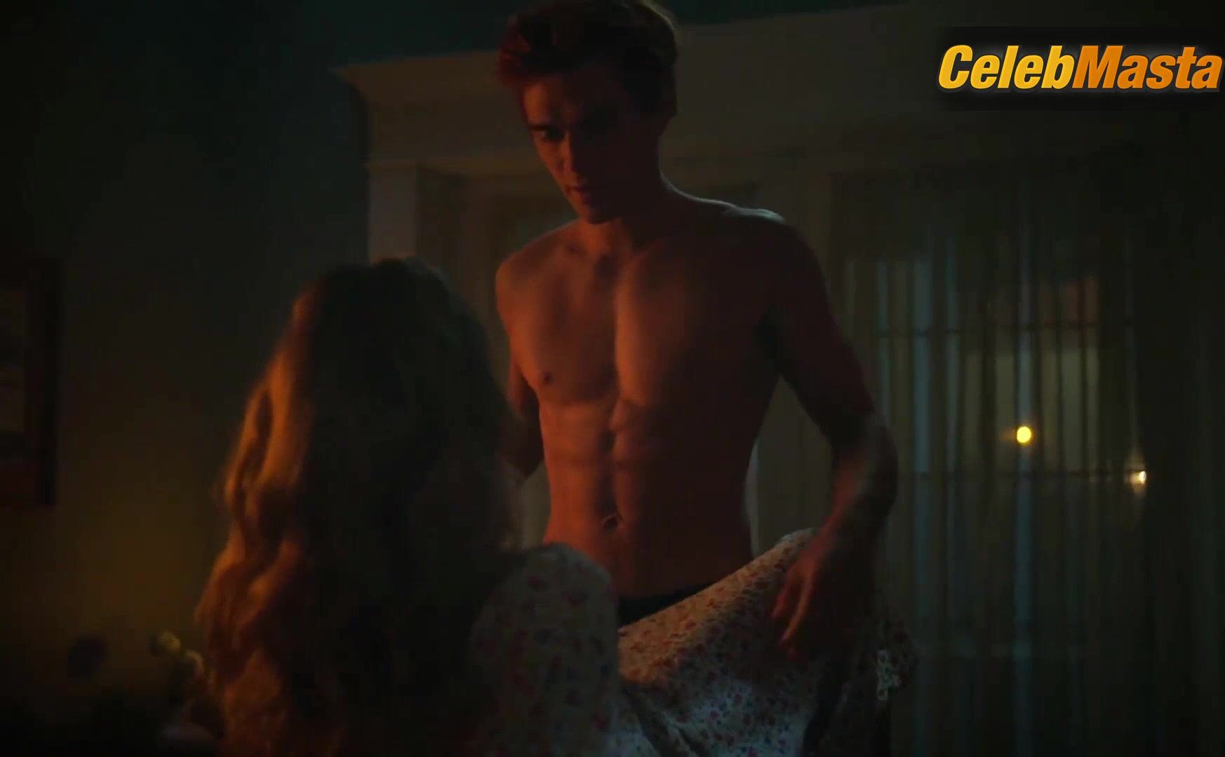 Lili Reinhart Underwear Scene On Riverdale - Photo 1 of 5 photo 5