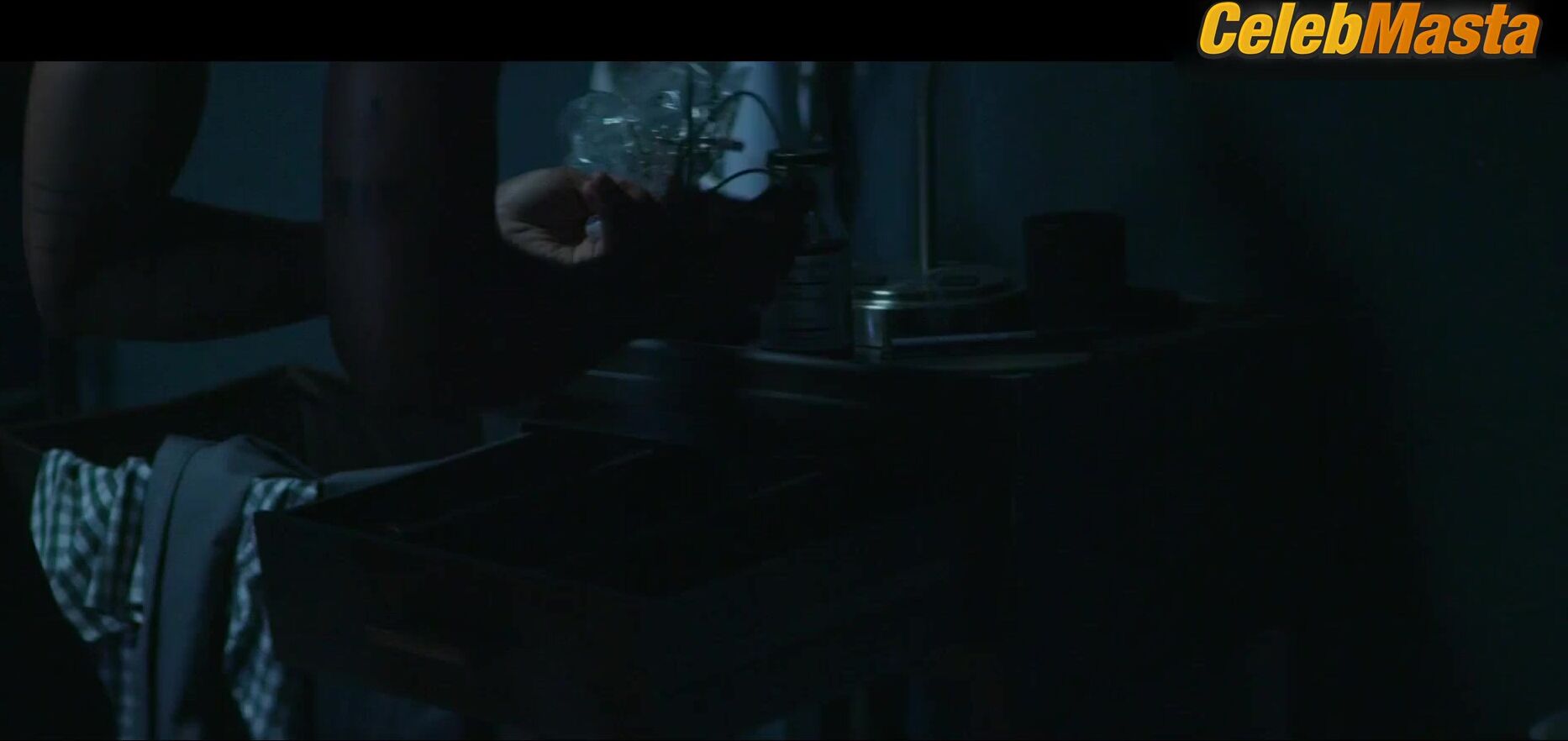 Sarah Hyland Flaunts Underwear In The Wedding Year Scene - Photo 1 of 5 photo 2