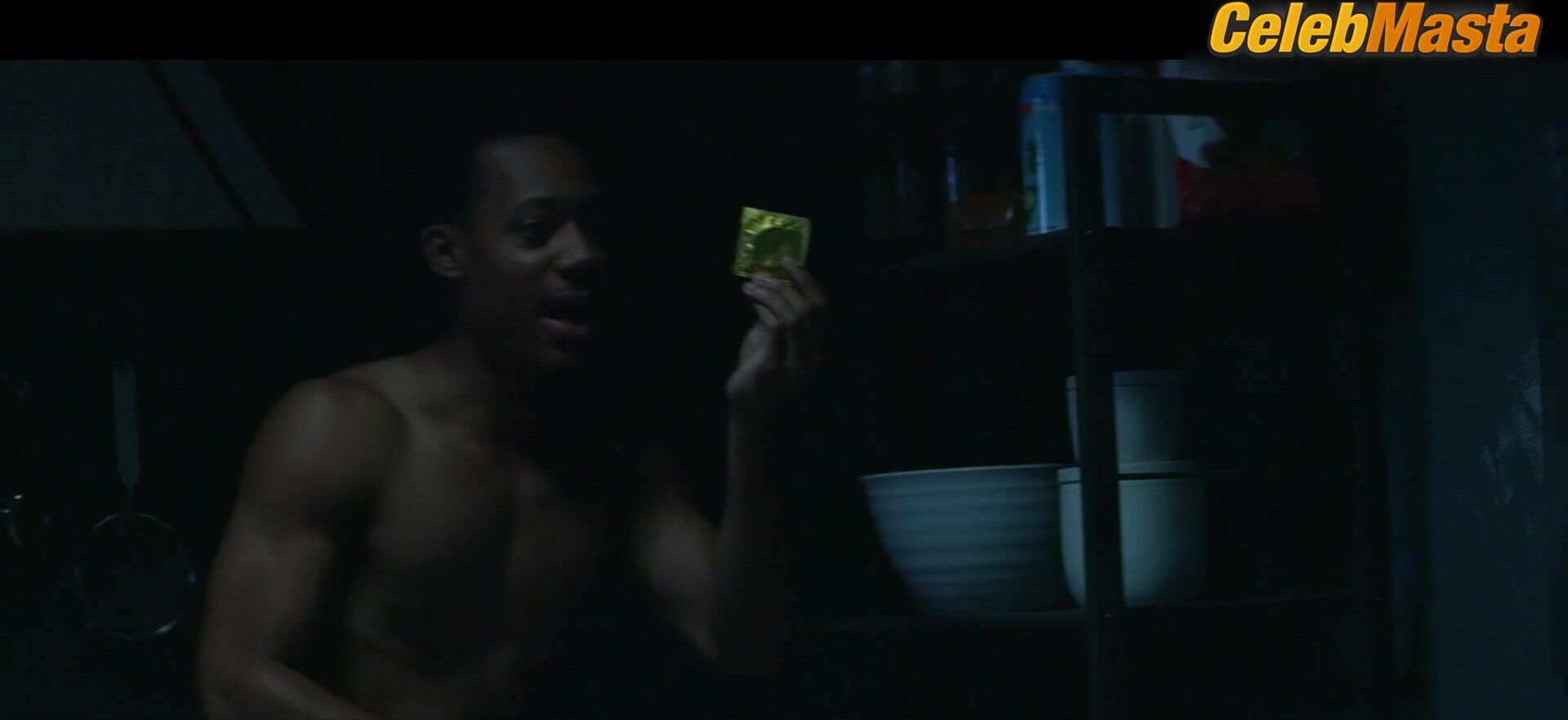 Sarah Hyland Flaunts Underwear In The Wedding Year Scene - Photo 1 of 5 photo 4