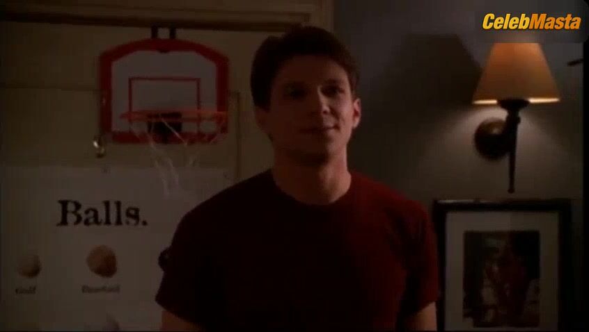 Sarah Michelle Gellar Seductive Scene In Buffy The Vampire Slayer - Photo 1 of 5