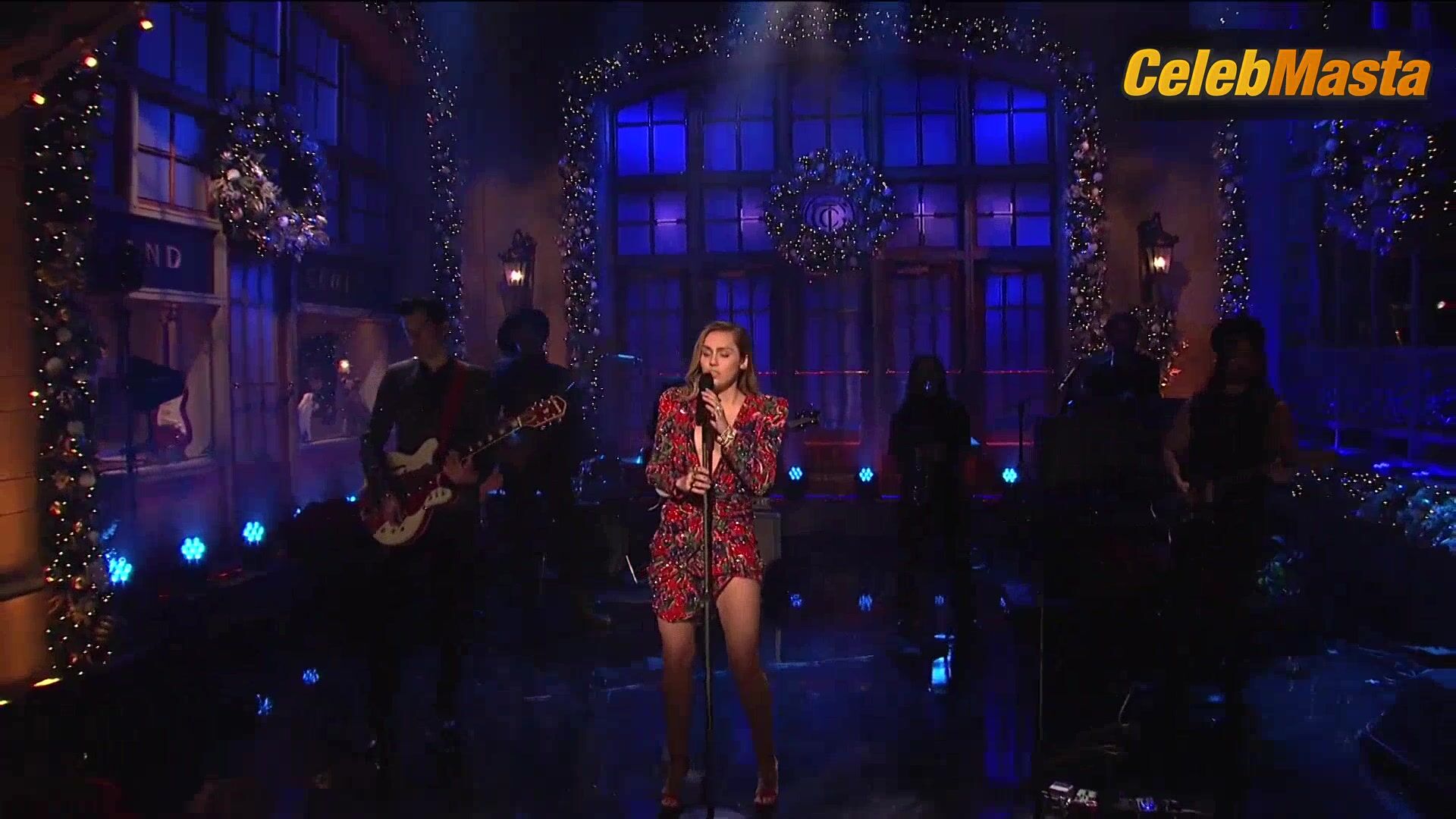 Miley Cyrus Bares A Sexy Scene In Saturday Night Live - Photo 5 of 5 photo 1