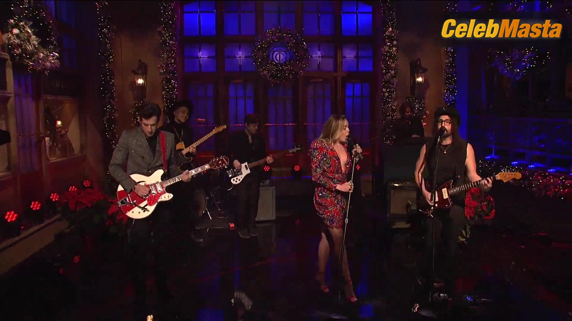 Miley Cyrus Bares A Sexy Scene In Saturday Night Live - Photo 5 of 5 photo 4