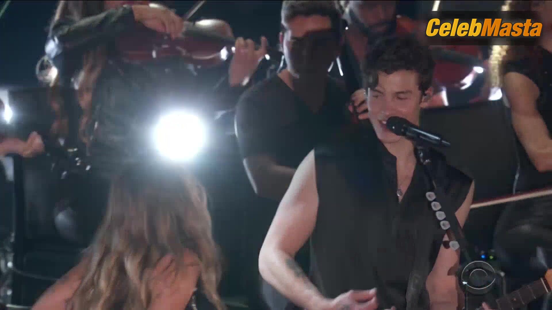 Miley Cyrus Hot Scene In The Grammy Awards - Photo 2 of 5 photo 4