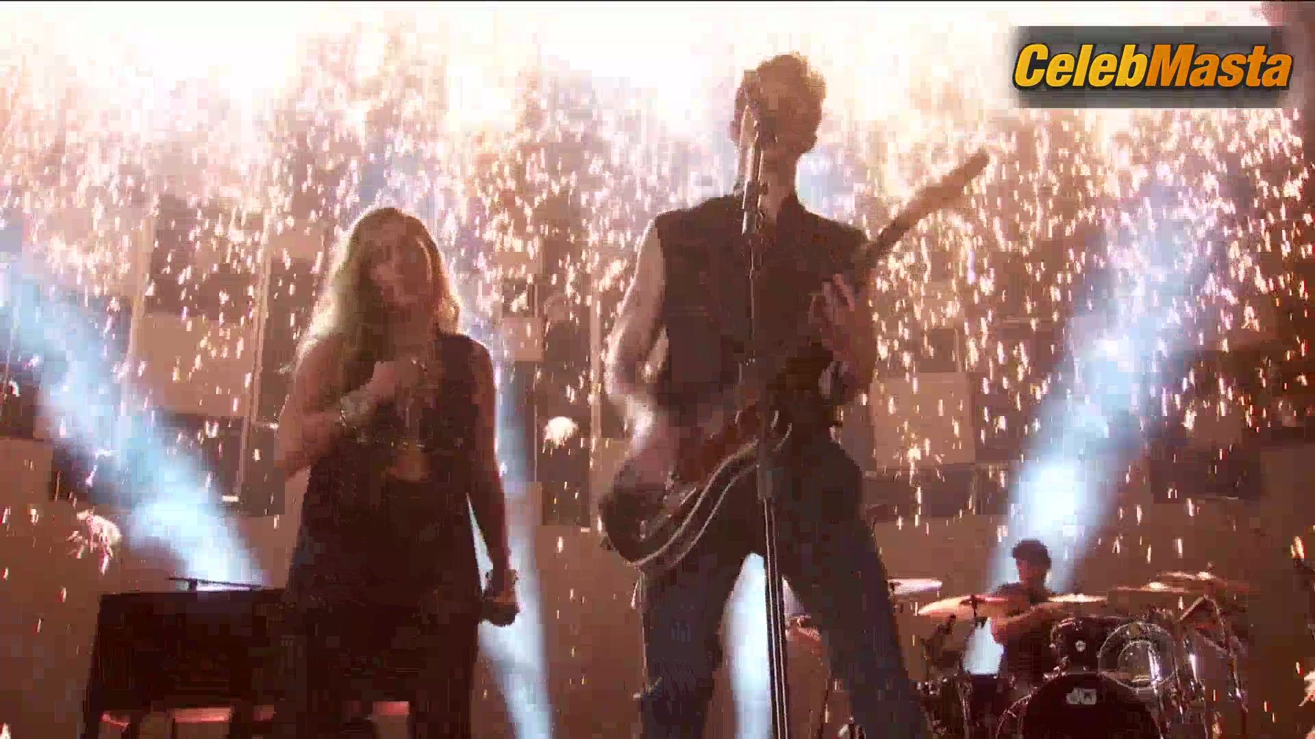 Miley Cyrus Hot Scene In The Grammy Awards - Photo 2 of 5 photo 5