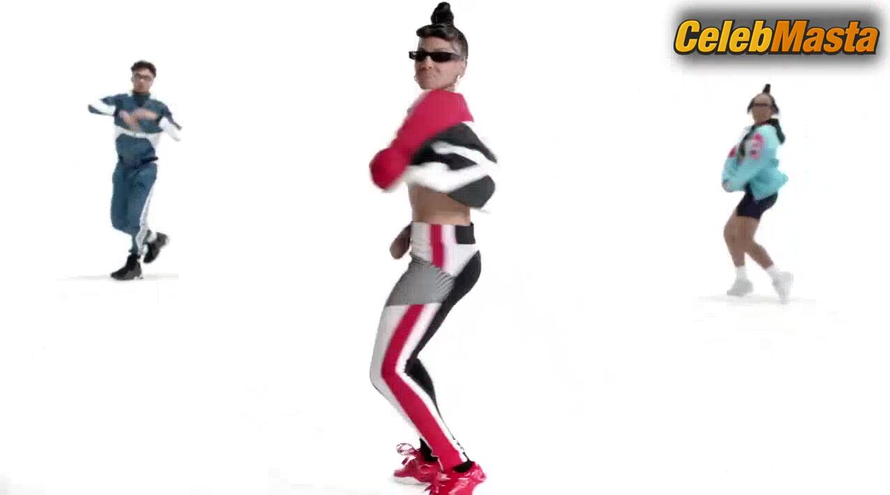 Nicki Minaj Underwear Scene From Barbie Tingz - Photo 2 of 5