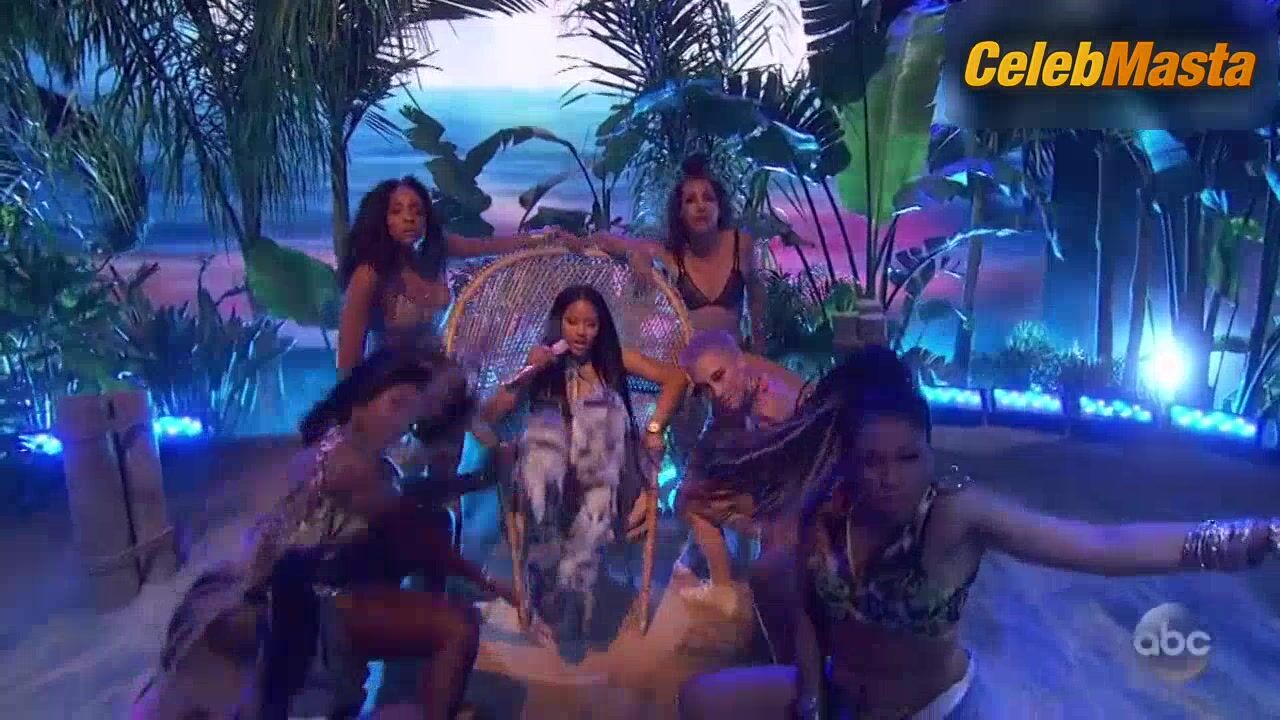 Nicki Minaj ’s Hot Scene At The American Music - Photo 5 of 5 photo 2