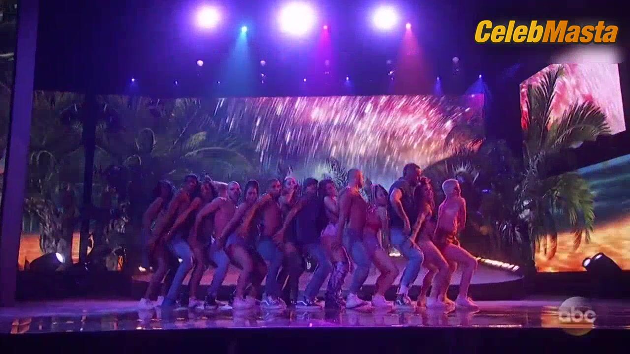 Nicki Minaj ’s Hot Scene At The American Music - Photo 5 of 5 photo 4