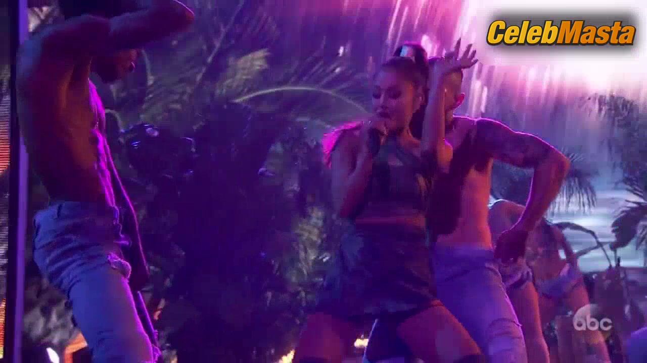 Nicki Minaj ’s Hot Scene At The American Music - Photo 5 of 5