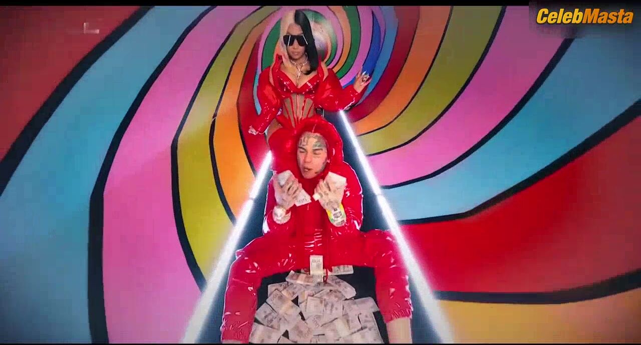 Nicki Minaj Booty, Tits Scene From Trollz - Photo 2 of 5