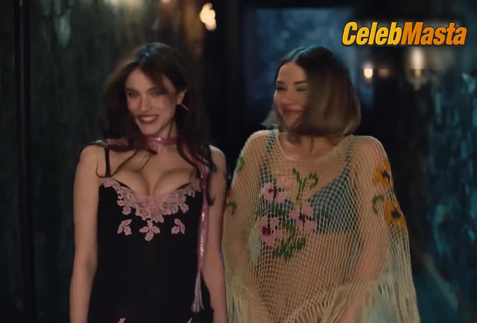 Madelyn Cline , Margaret Qualley And Sabrina - Photo 1 of 5
