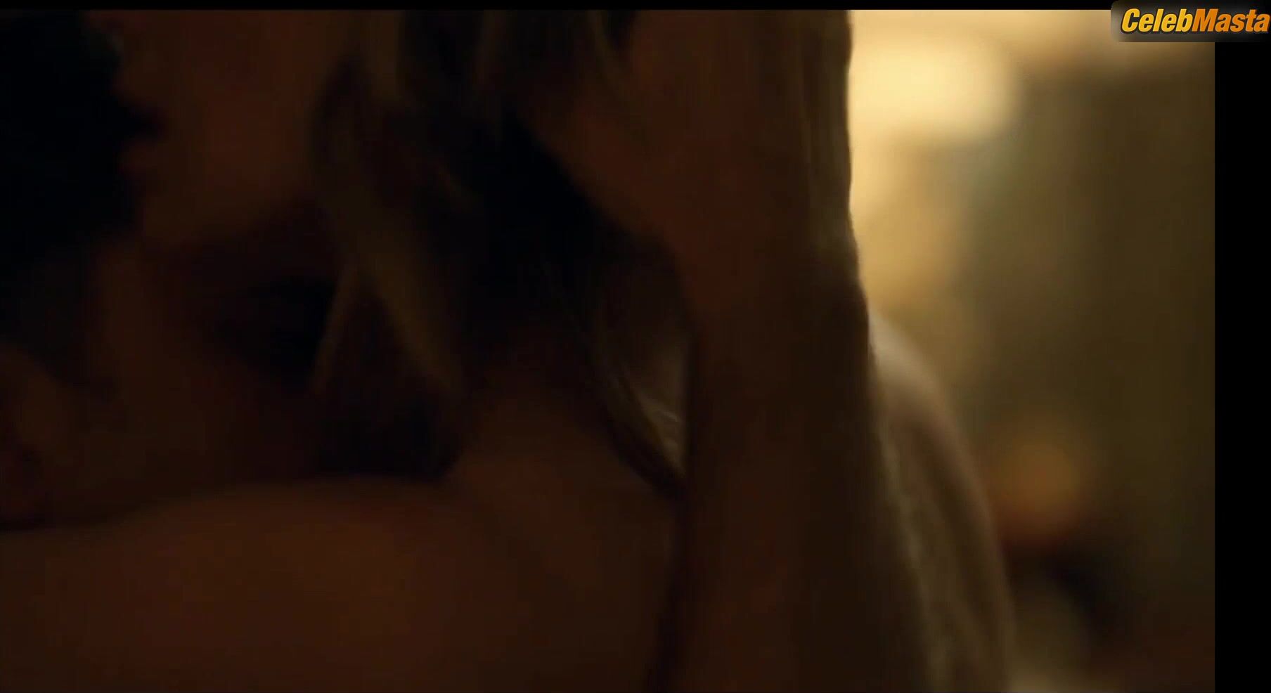 Reese Witherspoon Sexy Scene From Little Fires Everywhere - Photo 2 of 5 photo 1