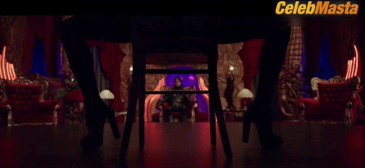Rihanna ’s Sexy Scene In Valerian And The City - Photo 1 of 5