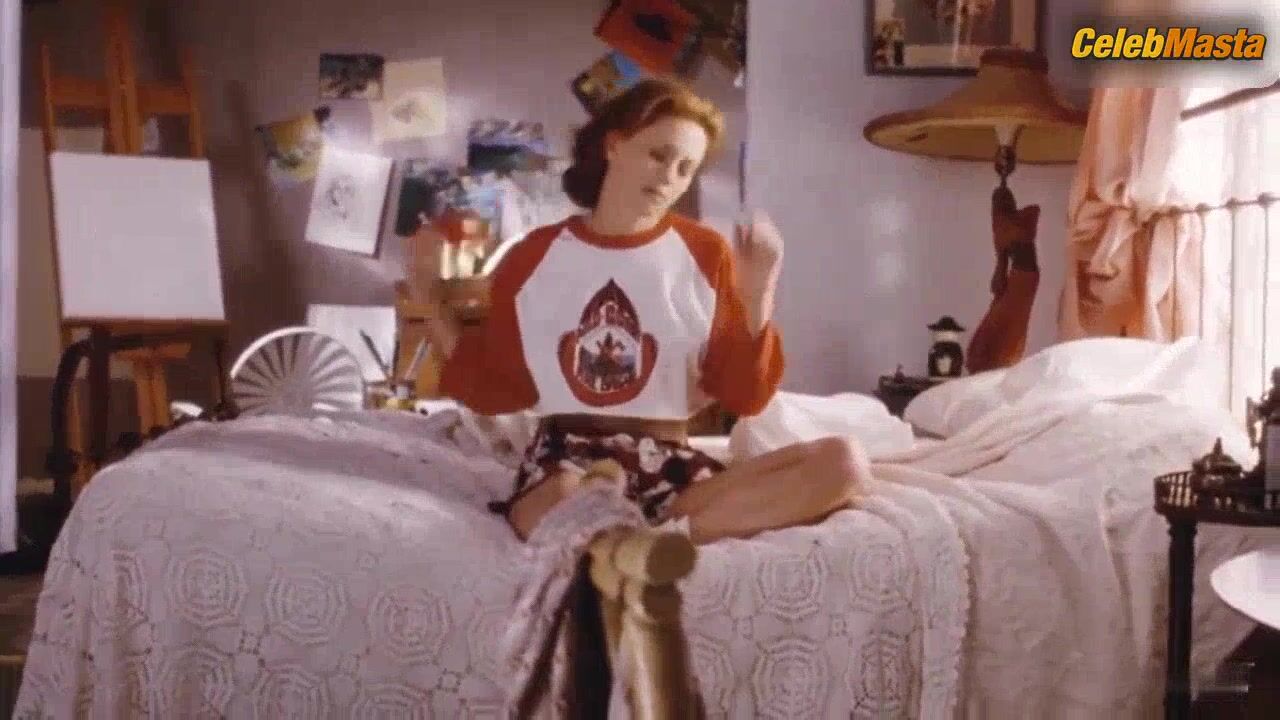 Nicole Eggert Underwear Scene In Amanda And The Alien Film - Photo 1 of 5