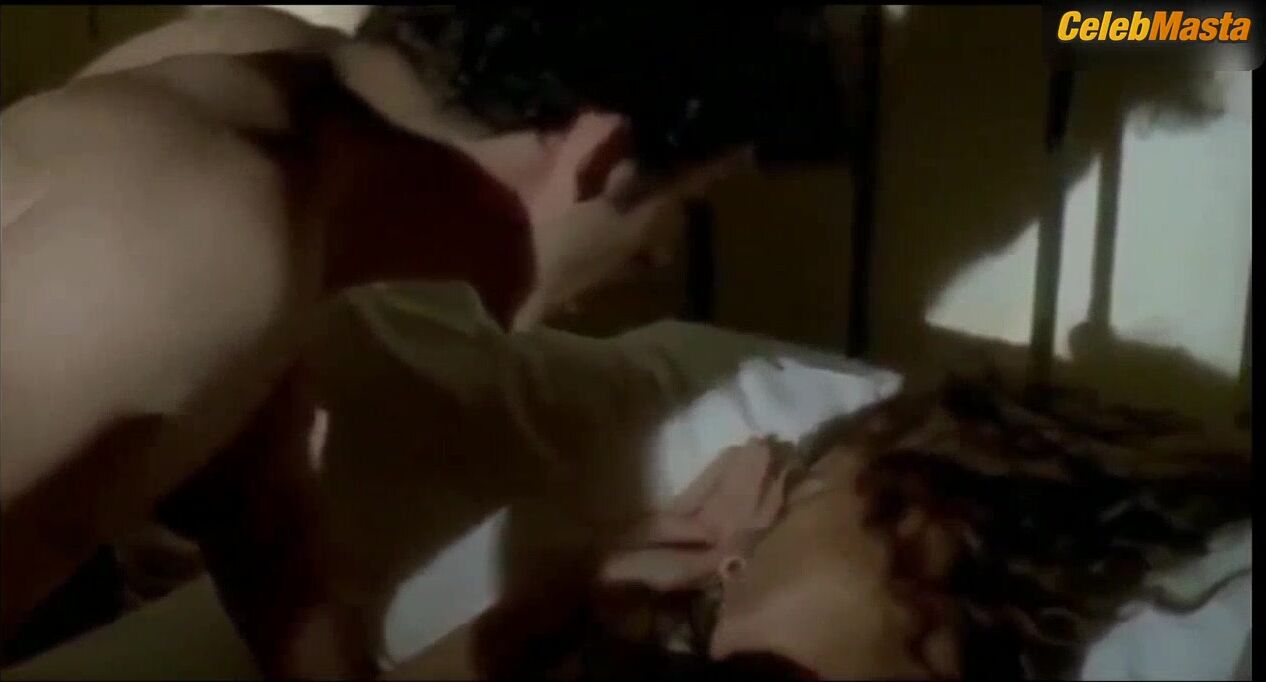 Romane Bohringer ’s Tits Scene From Aurelien - Photo 1 of 5 photo 4