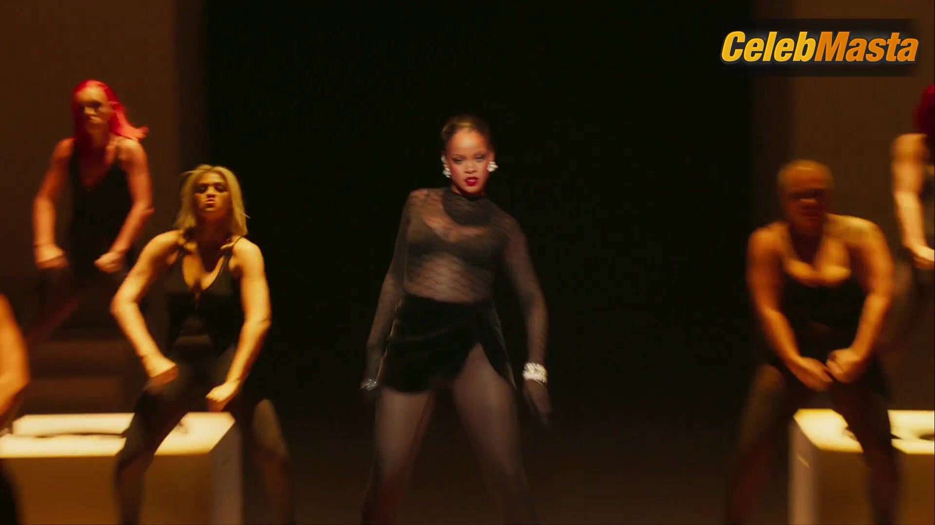 Rihanna Flaunts Her Body In Savage X Fenty Show Scene - Photo 1 of 5 photo 4