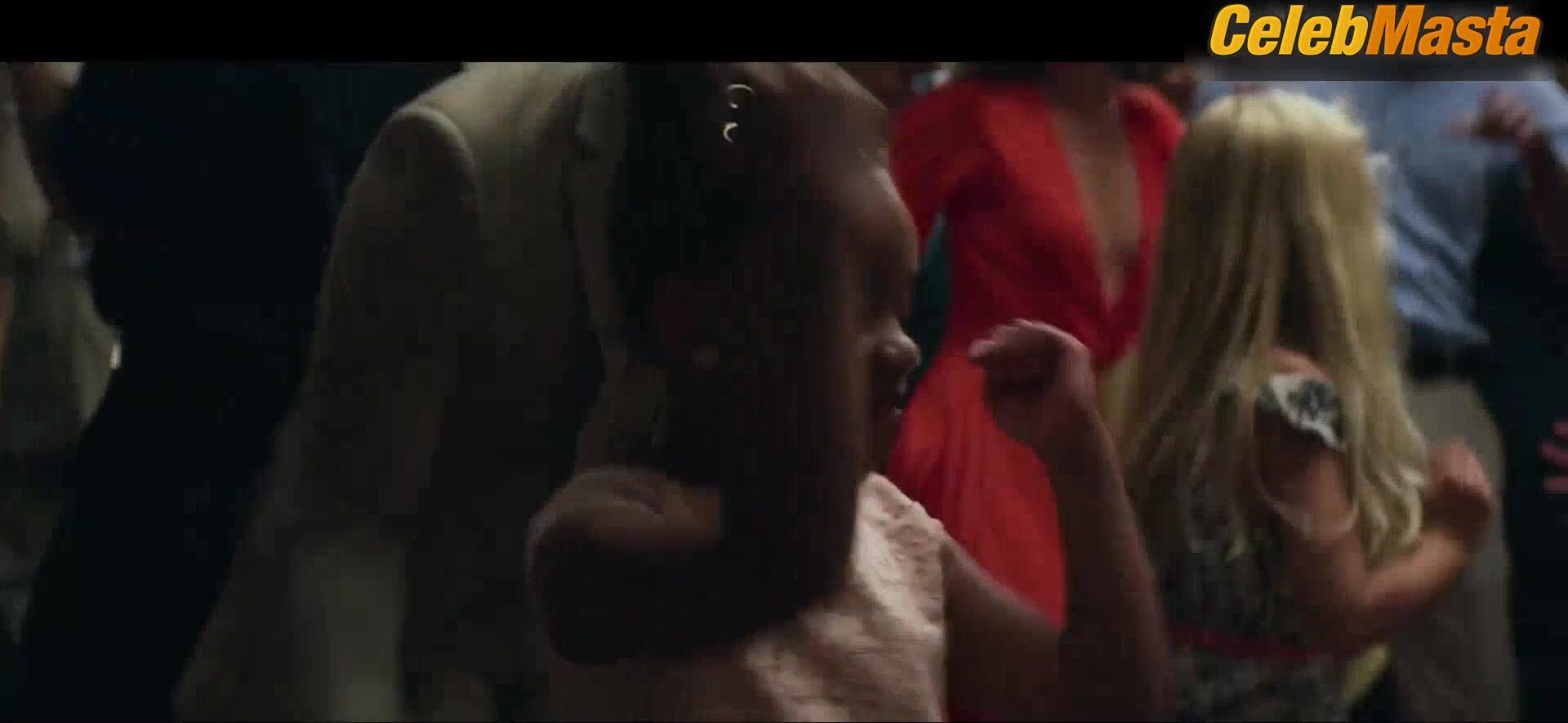 Sarah Hyland Reveals Skin In The Wedding Year Scene - Photo 1 of 5