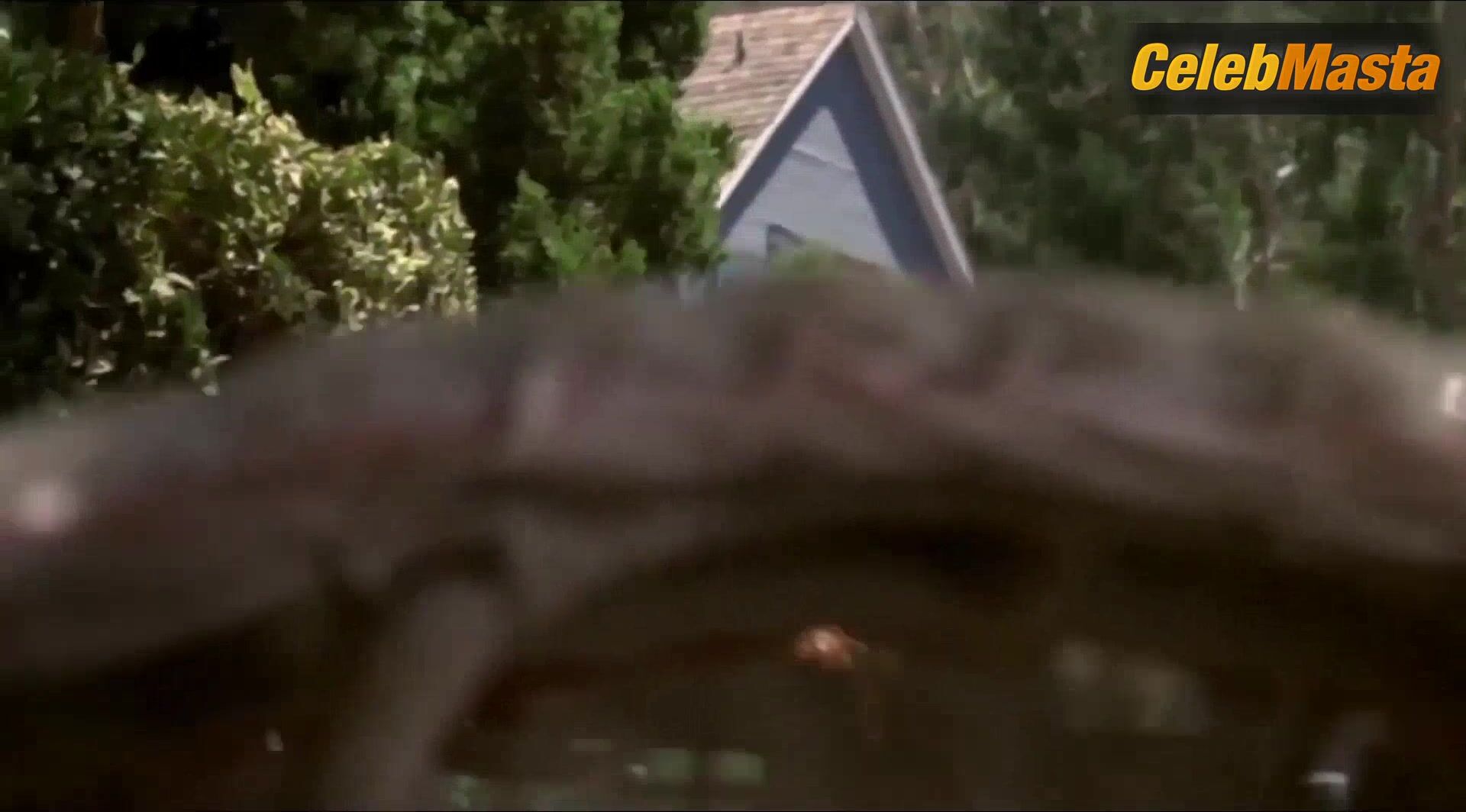 Teri Hatcher Reveals Cleavage Scene In Desperate - Photo 1 of 5 photo 4