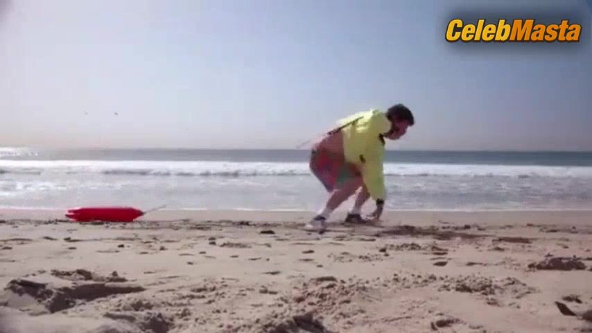 Nicole Eggert And Pamela Anderson’s Swimsuit Scene - Photo 3 of 5 photo 5