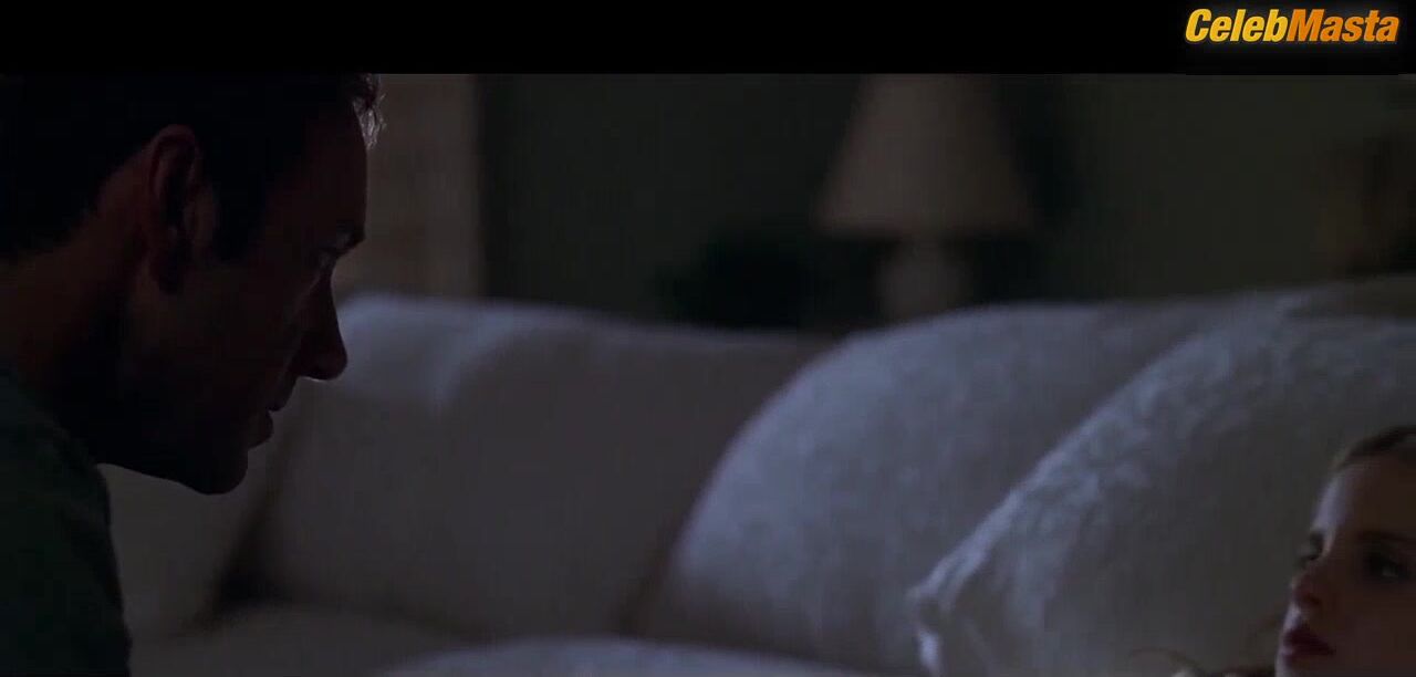 Mena Suvari Ass, Tits Scene From American Beauty - Photo 2 of 5 photo 4