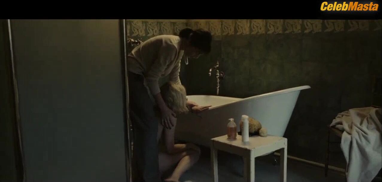 Kirsten Dunst Ass, Tits Scene From Melancholia - Photo 2 of 5 photo 5