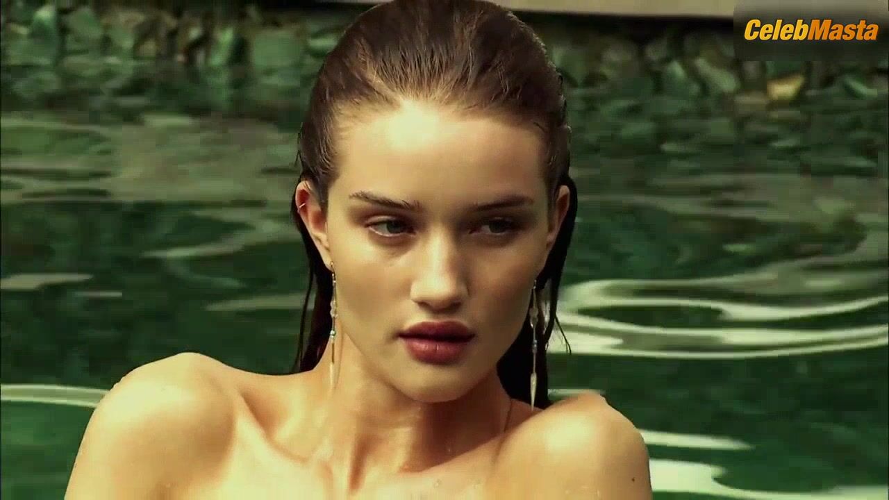 Rosie Huntington-whiteley Booty, Tits Scene In Pirelli Calendar 2010 - Photo 1 of 5 photo 4