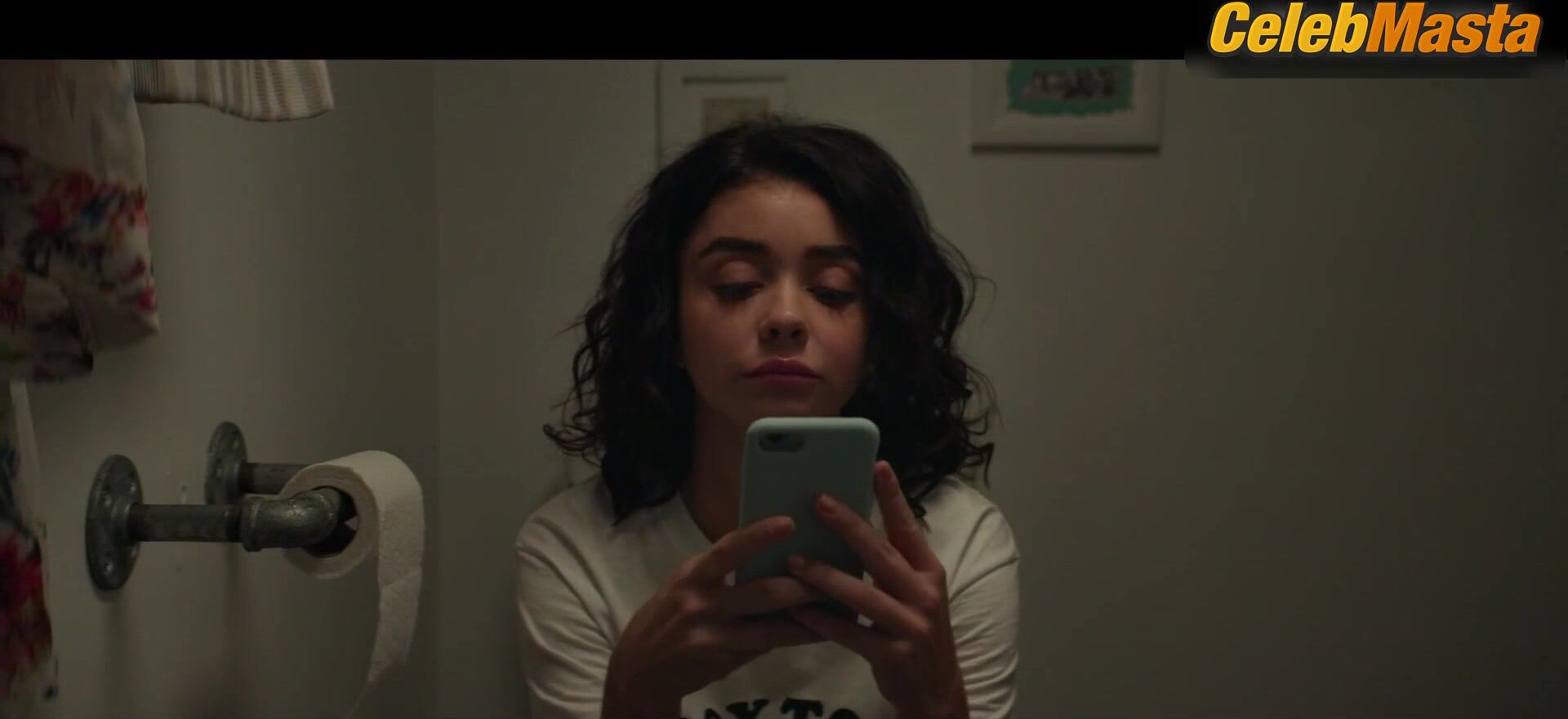 Sarah Hyland ’s Underwear Scene From The Wedding - Photo 2 of 5 photo 1