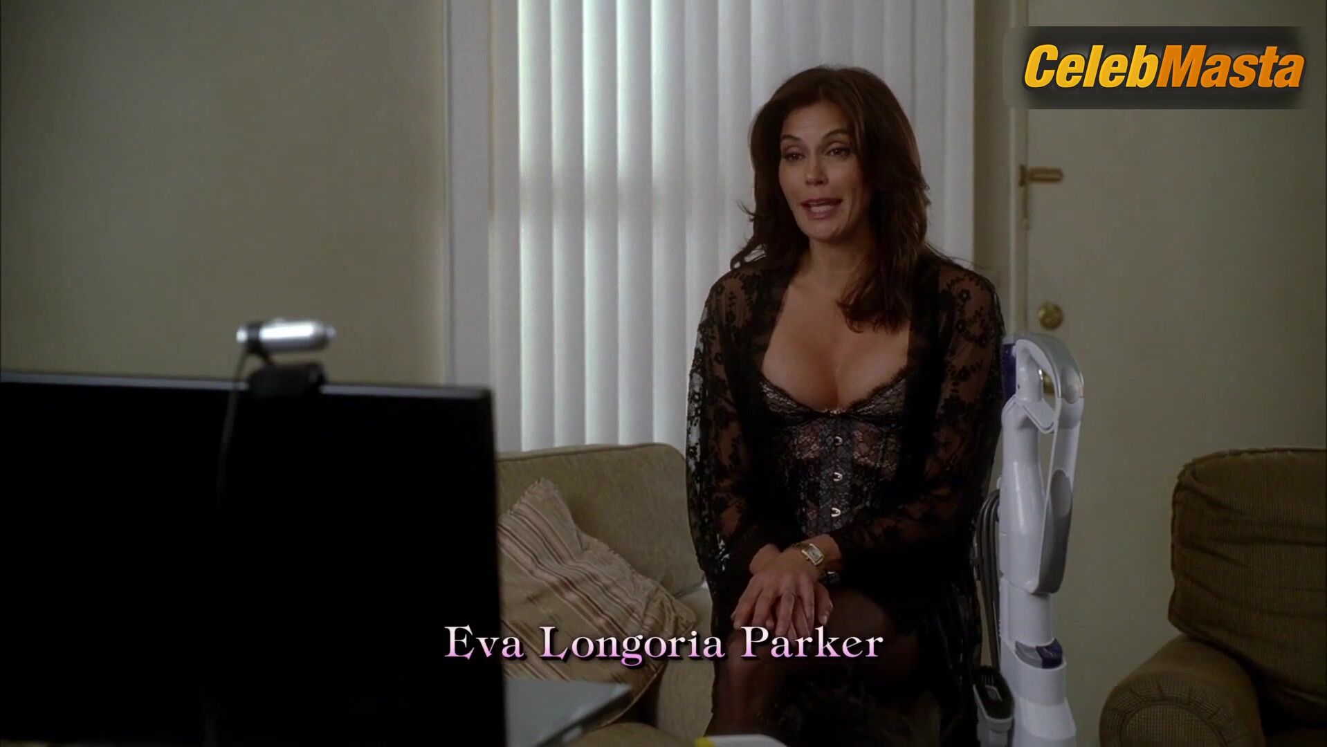 Teri Hatcher Tits And Underwear Scene In Desperate - Photo 2 of 5