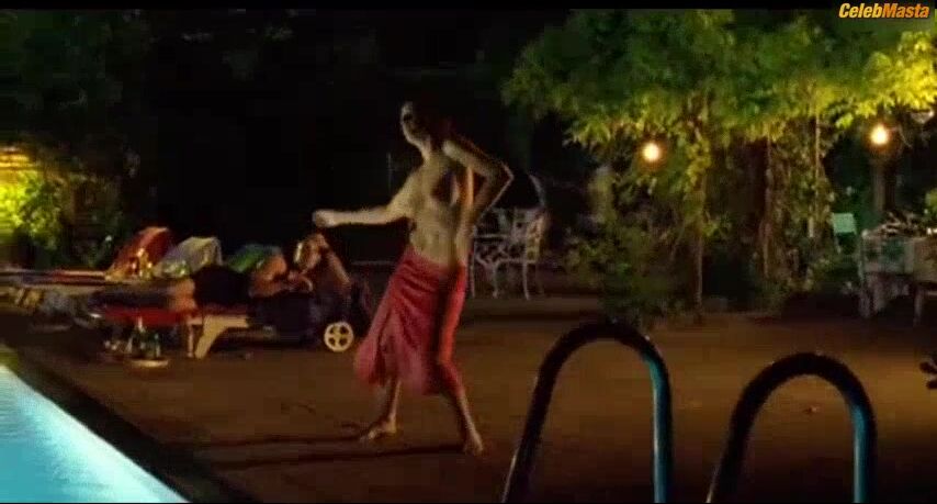 Romane Bohringer ’s Tits Scene From Qui M’aime Me - Photo 1 of 5 photo 2