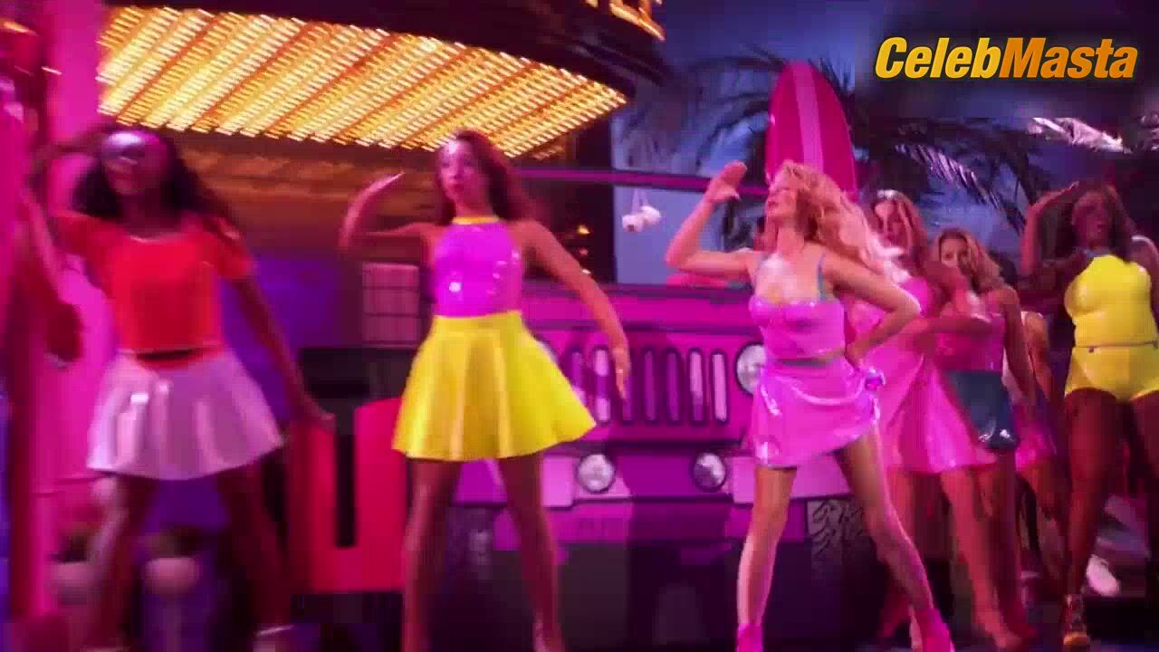 Nicole Scherzinger And Sarah Hyland Sexy Scene From Lip Sync - Photo 1 of 5 photo 2