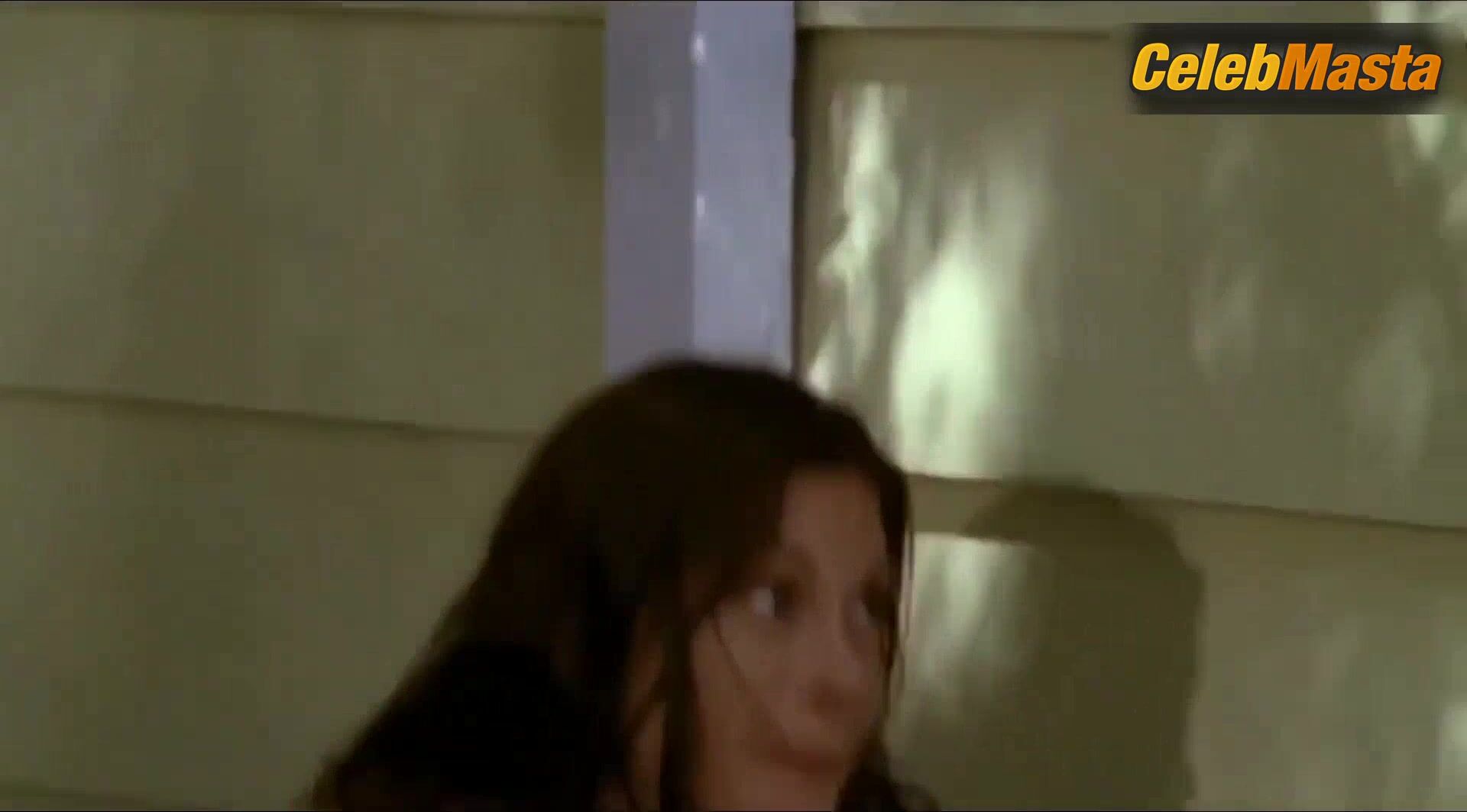 Teri Hatcher Steamy Scene In Desperate Housewives - Photo 2 of 5