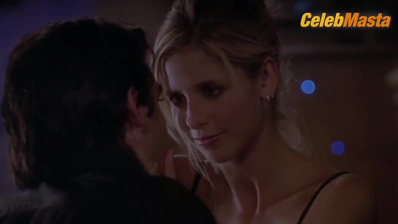 Sarah Michelle Gellar Bares All In Scene From Buffy The Vampire - Photo 2 of 5 photo 3