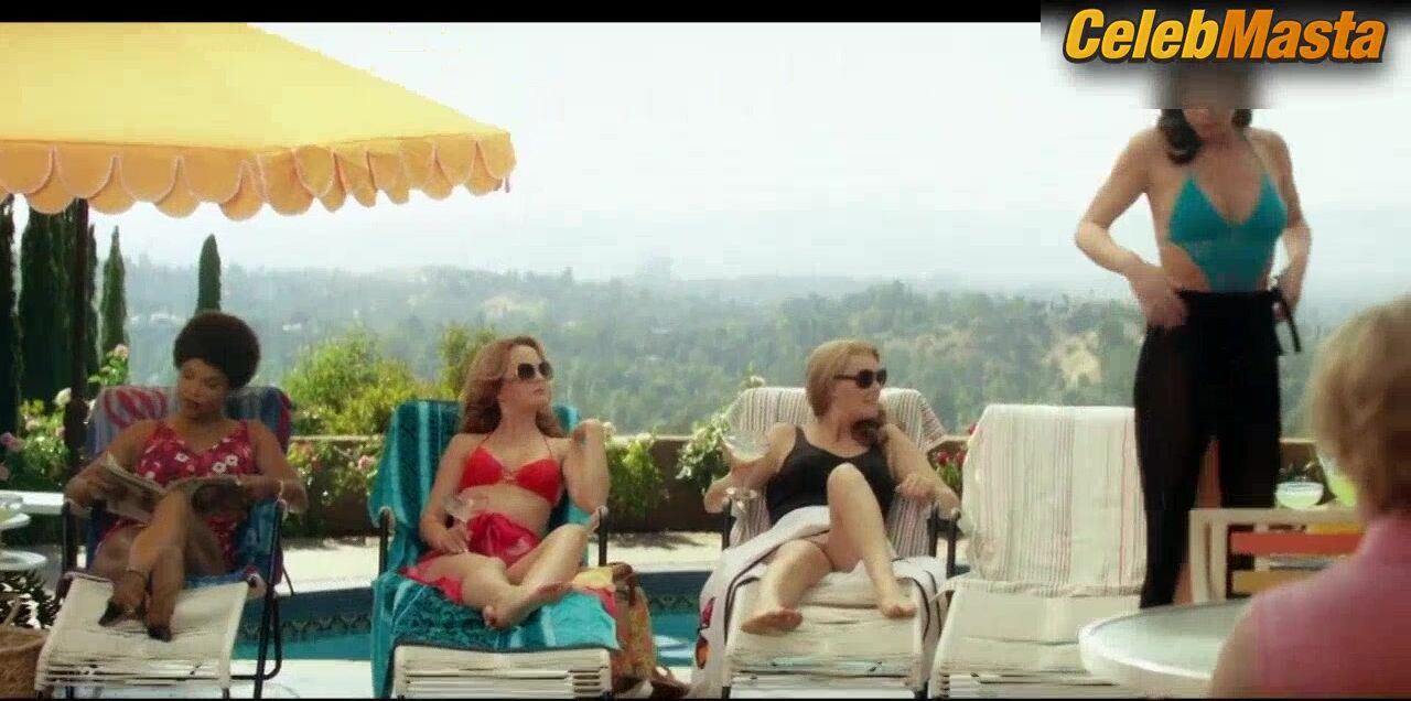 Jennifer Bartels Mena Suvari And Swimsuit Scene From American - Photo 1 of 5