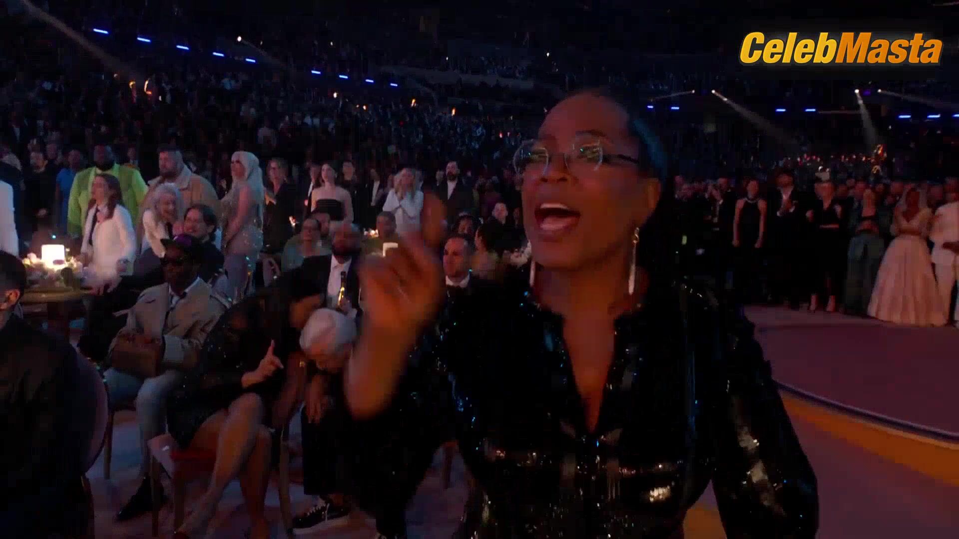 Miley Cyrus Sexy Scene From The Grammy Awards - Photo 2 of 5 photo 5