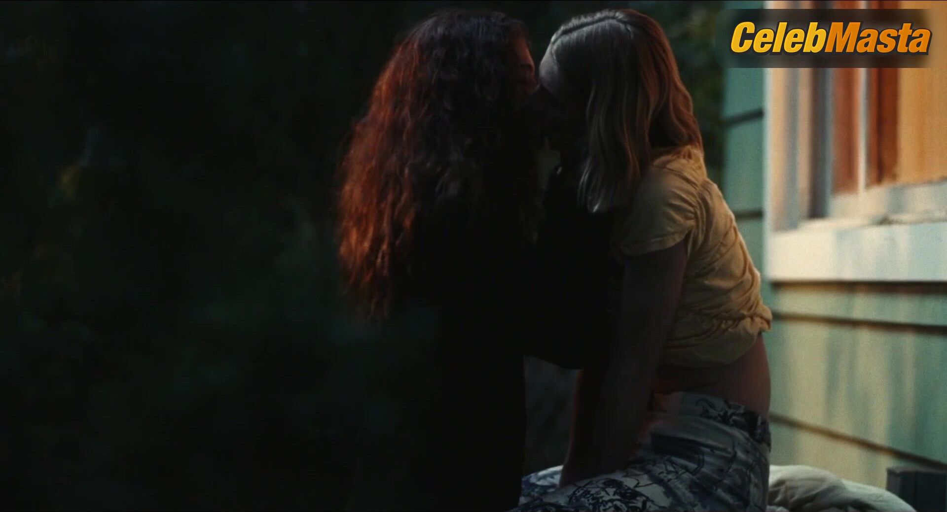 Hunter Schafer Zendaya And ’s Lesbian Sex Scene In - Photo 1 of 5