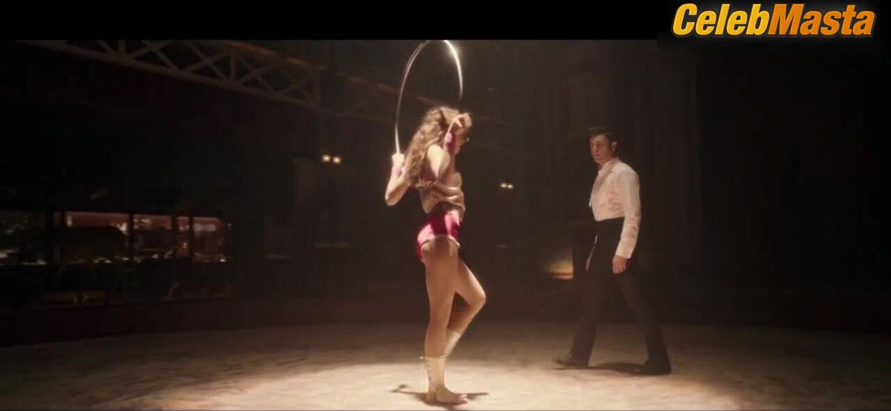 Zendaya ’s Sexy Scene From The Greatest Showman - Photo 2 of 5 photo 1