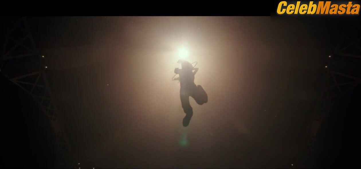 Zendaya ’s Sexy Scene From The Greatest Showman - Photo 2 of 5