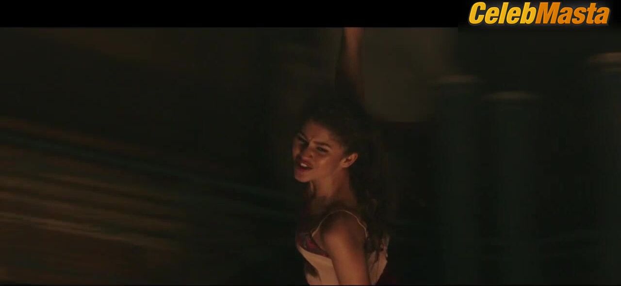 Zendaya ’s Sexy Scene From The Greatest Showman - Photo 2 of 5 photo 5