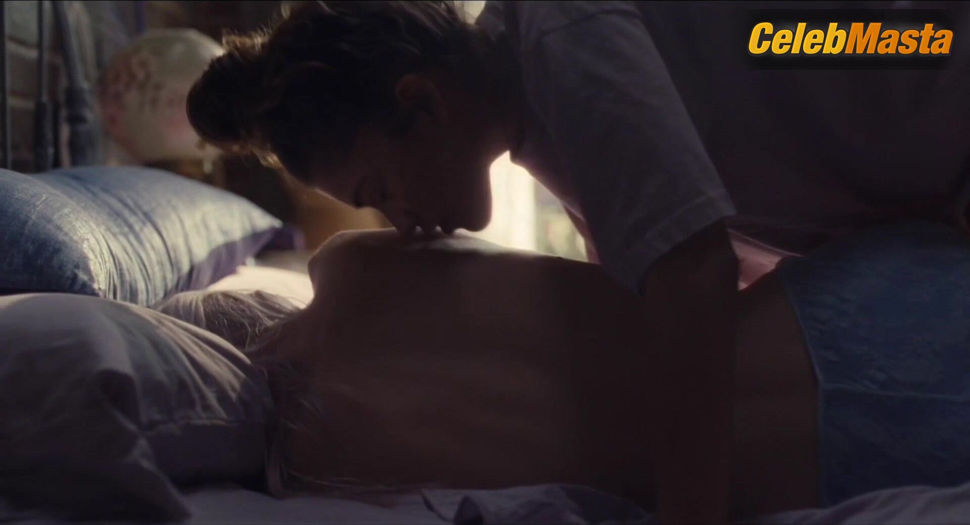 Hunter Schafer Zendaya And Bare Breasts In Lesbian Scene, - Photo 2 of 5 photo 1