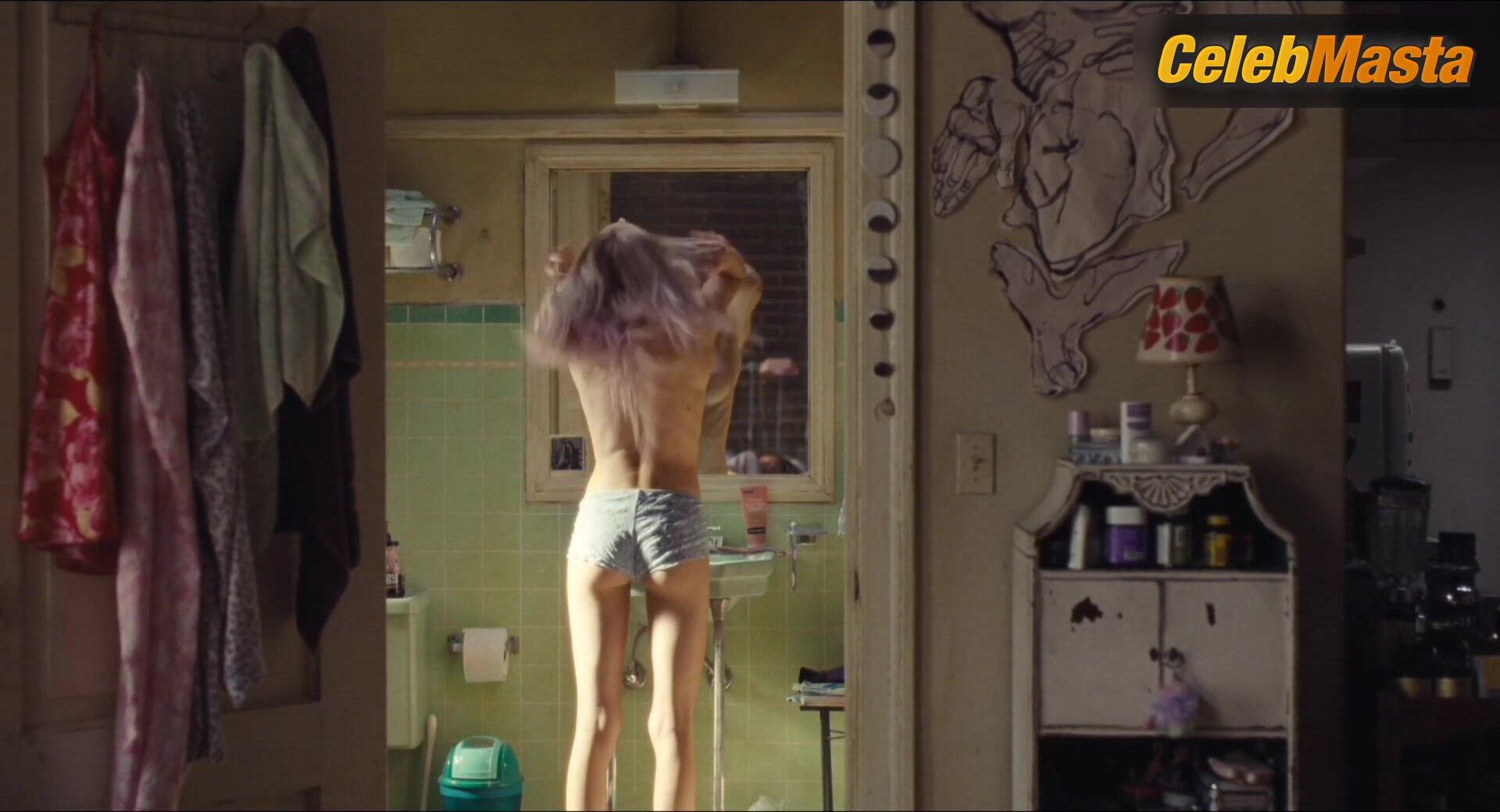 Hunter Schafer Zendaya And Bare Breasts In Lesbian Scene, - Photo 2 of 5 photo 4