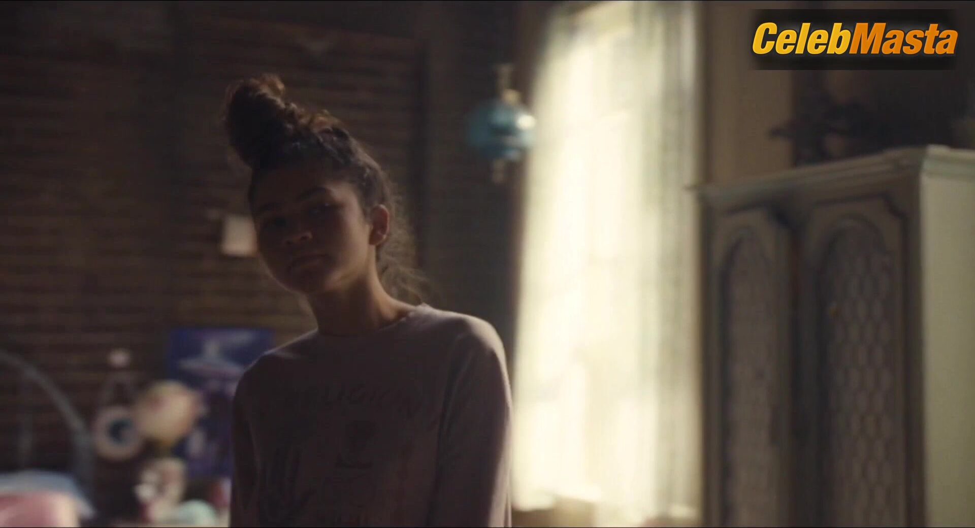 Hunter Schafer Zendaya And Bare Breasts In Lesbian Scene, - Photo 2 of 5 photo 5
