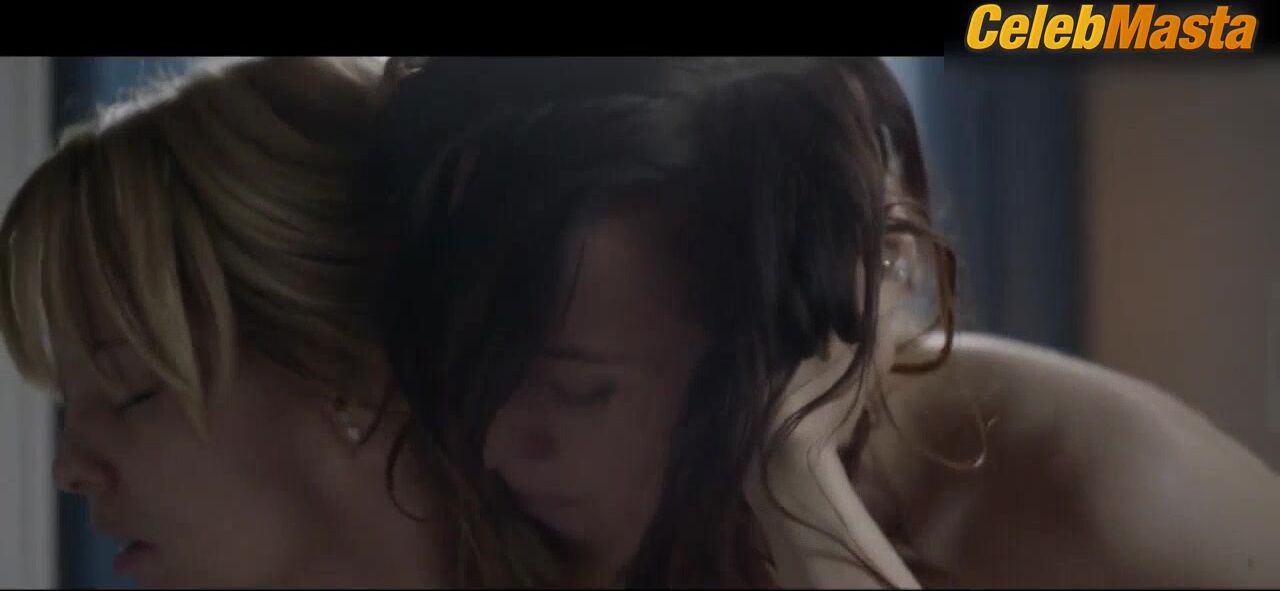 Lena Hall Mena Suvari And ’s Tits, Lesbian Scene - Photo 1 of 5 photo 5