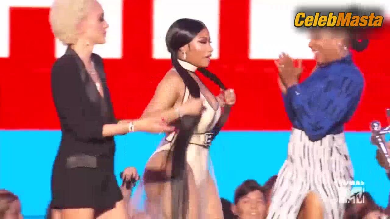 Nicki Minaj ’s Hot Scene In Mtv Video Music Awards - Photo 1 of 5 photo 2