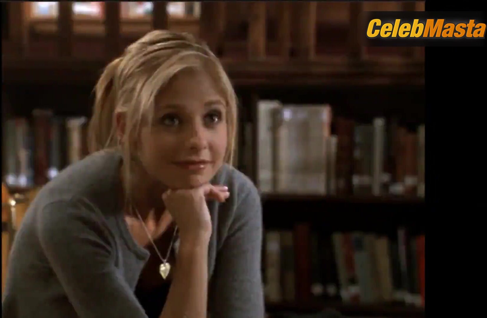 Sarah Michelle Gellar Hot Scene In Buffy The Vampire Slayer - Photo 2 of 5 photo 1