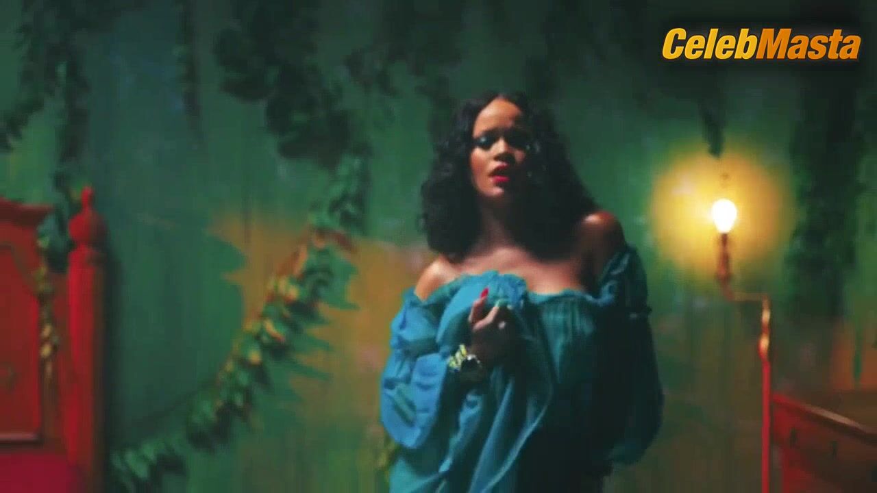 Rihanna ’s Sexy Scene From Wild Thoughts - Photo 2 of 5
