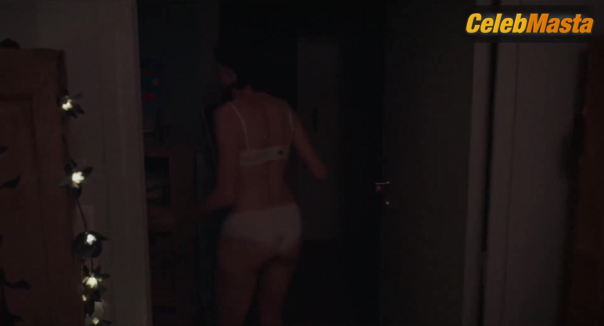 Romane Bohringer Lesbian, Booty Scene In Lamour Flou - Photo 2 of 5