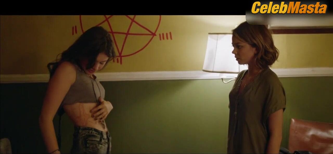 Sarah Hyland Sophie Dalah And ’s Lesbian, Underwear - Photo 1 of 5 photo 4