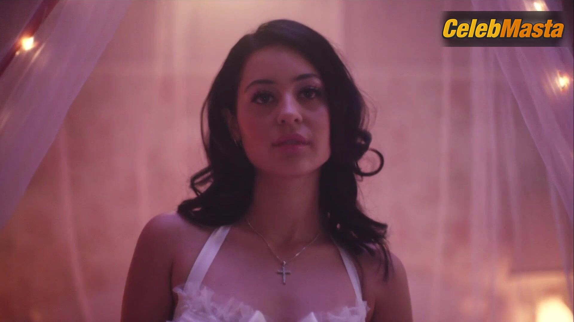 Alexa Demie Shows Underwear In Euphoria Scene - Photo 2 of 5 photo 1